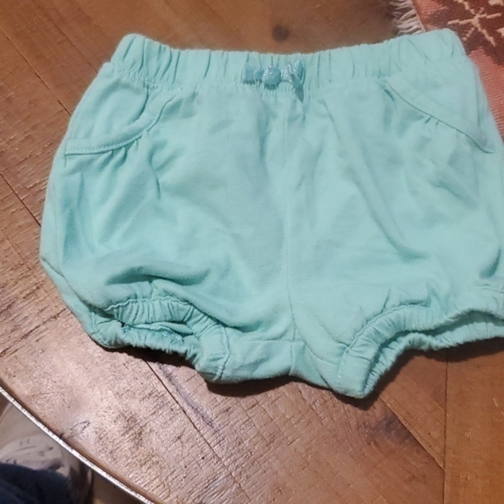 🐻    George shorts size 6-12 months